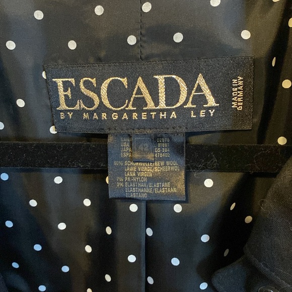 Rare Vintage Escada by Margaretha Ley blazer. Black with white buttons. - Picture 5 of 7